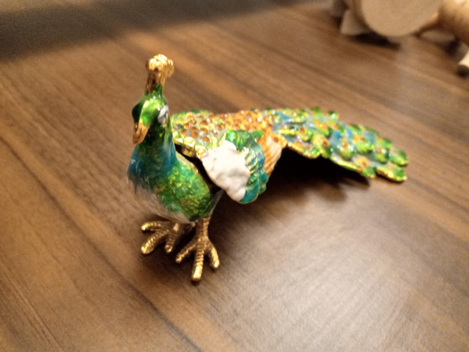 Peacock pillcase