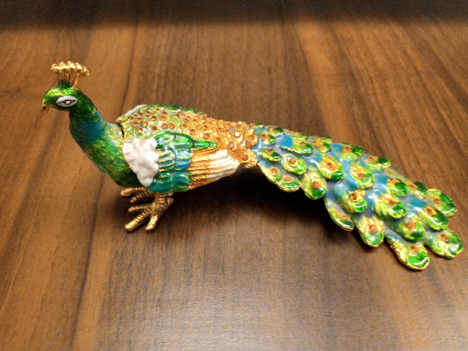 Peacock pillcase
