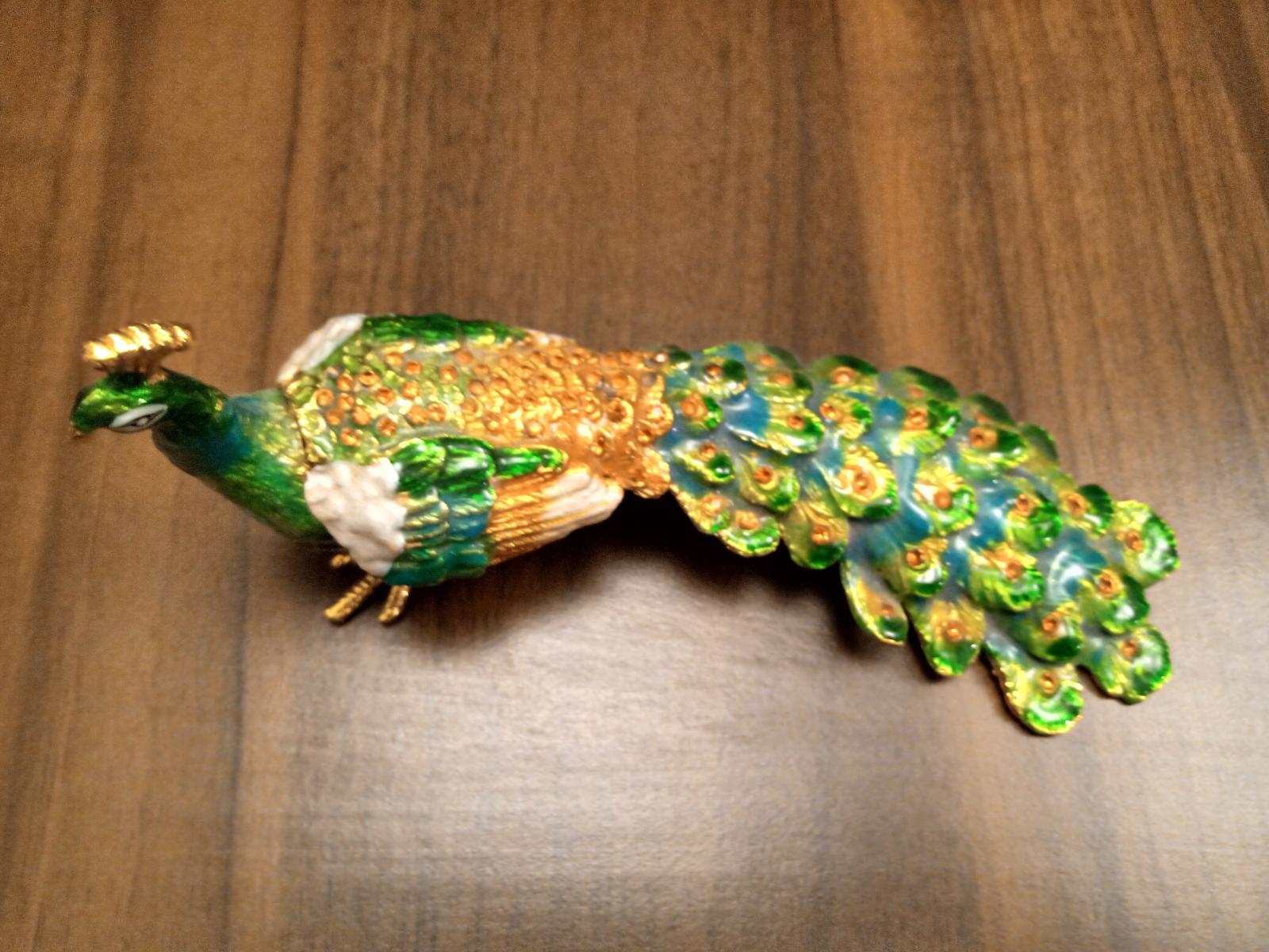 Peacock pillcase